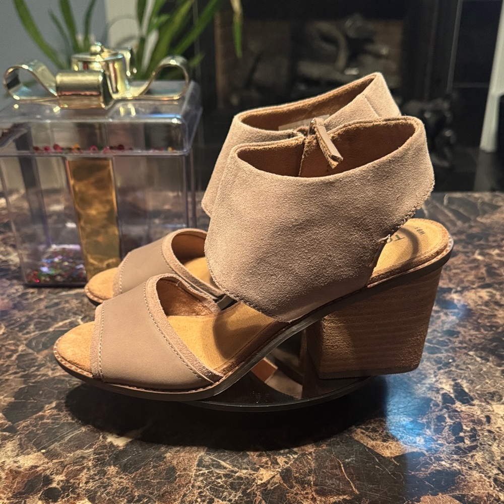 “SOLD” TOMS Women Majorca Taupe Cut Out Ankle Cuff Heeled Sandals - Size 8.5 - Picture 7 of 10
